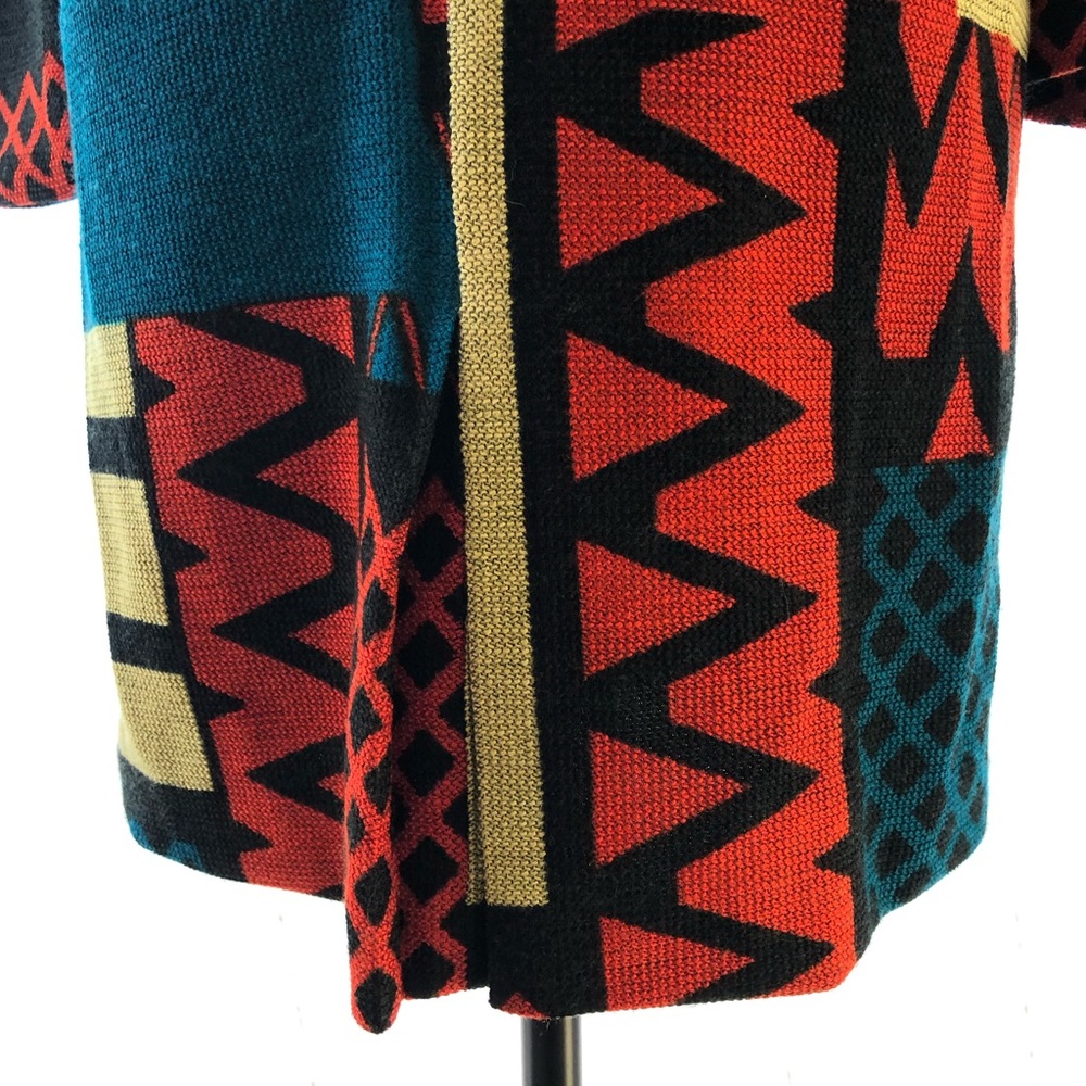 Color-blocked Shift Dress - Picture 12 of 16